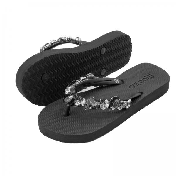 Moo'ilo Sandale mit Strass und Neopren-Clutch