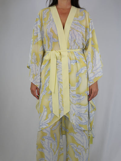 Be Mystique Seiden Kimono Jungle Yellow Willow mit Engelsflügel Paillette Weiß